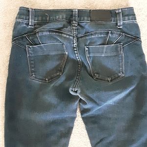 Distressed low-rise curvy skinny